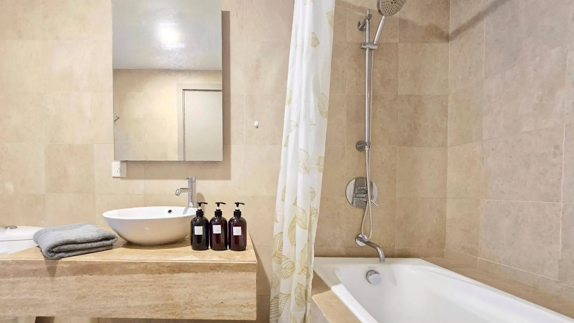 Bukit Bintang Fairlane Residence #81 Pavilion 吉隆坡 0*,  马来西亚